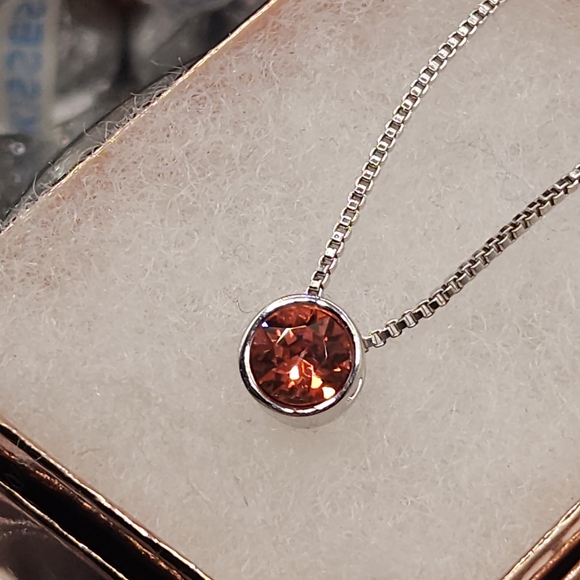 Elegant Swarovki Crystal's Solitaire Pinkish Orange Silver Necklace 18" - Picture 2 of 11